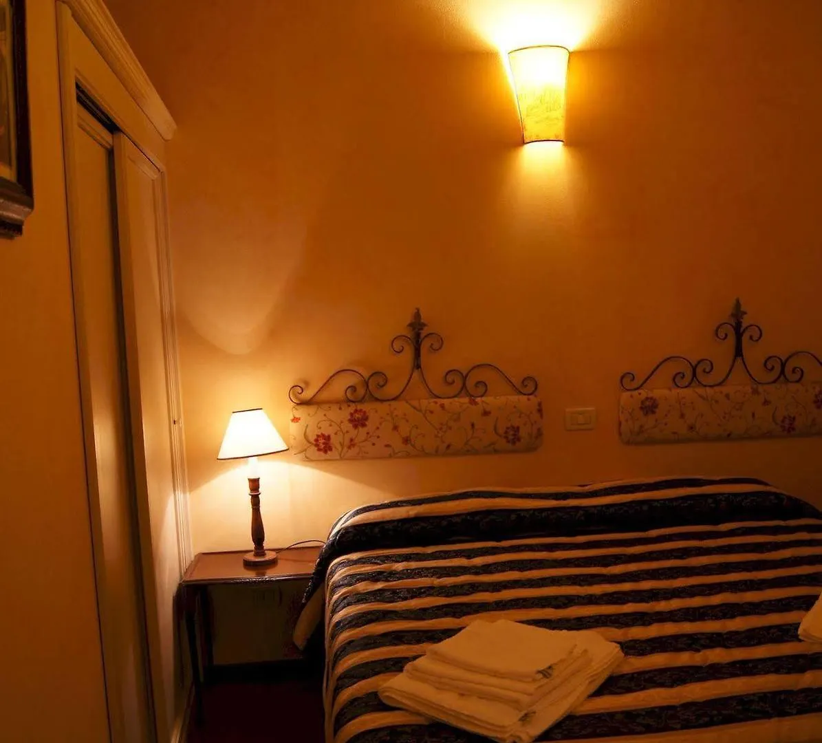 בית הארחה לוקה La Tosca Rooms & Studios