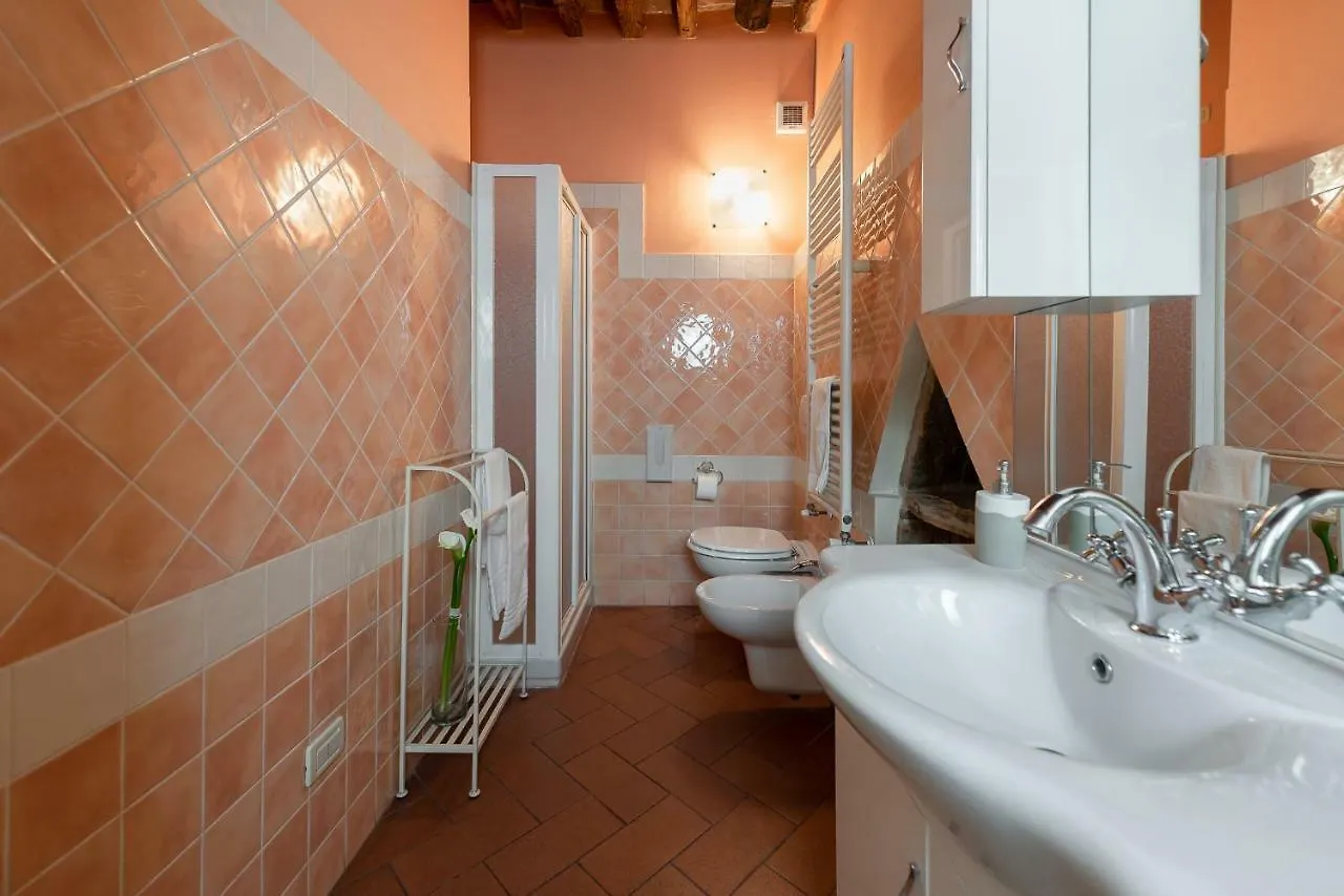 לוקה La Tosca Rooms & Studios