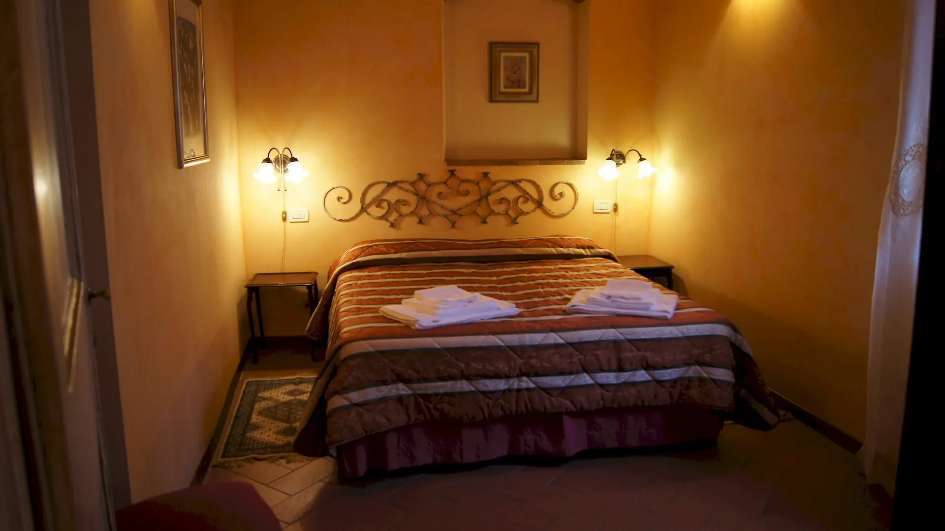 לוקה La Tosca Rooms & Studios