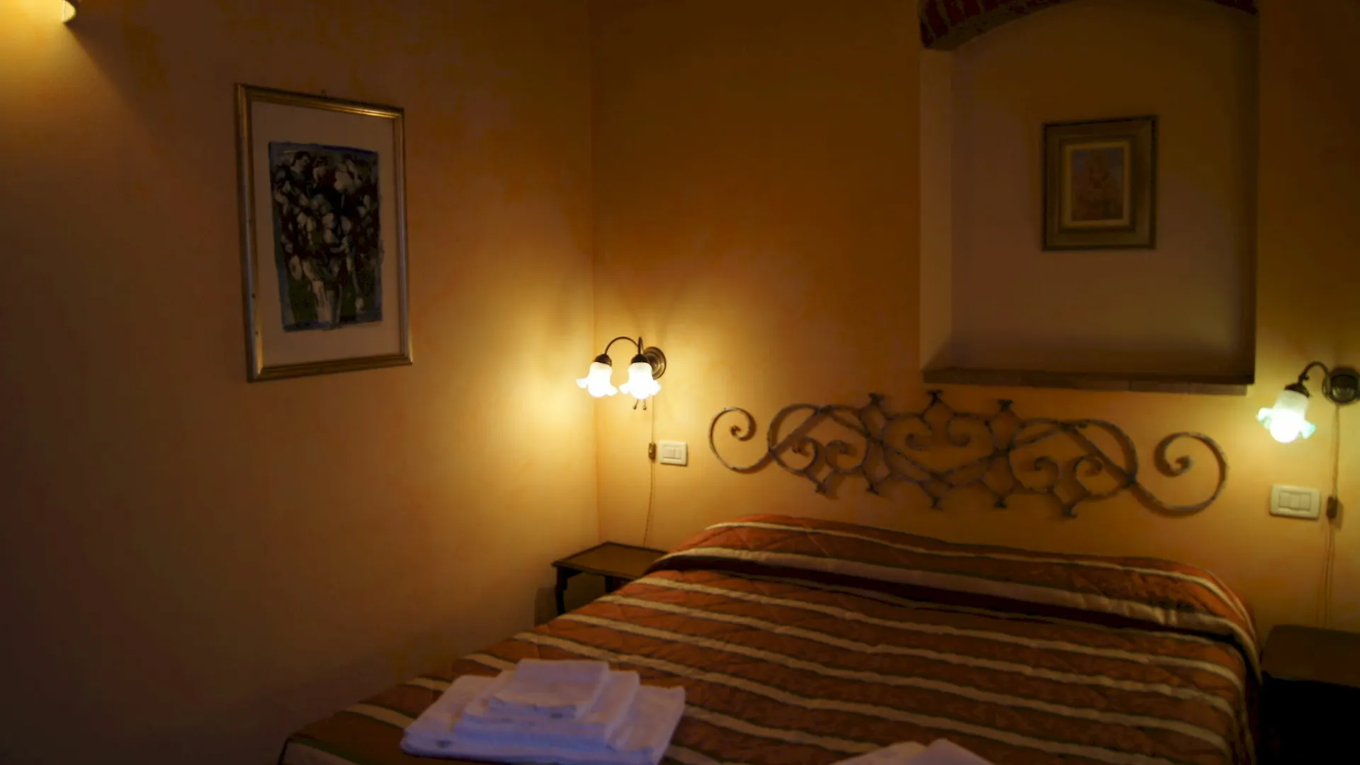 לוקה La Tosca Rooms & Studios 2*,